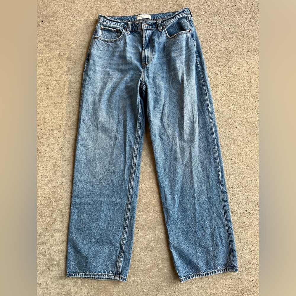 Abercrombie and Fitch the loose high rise medium wash denim jeans - Picture 3 of 3